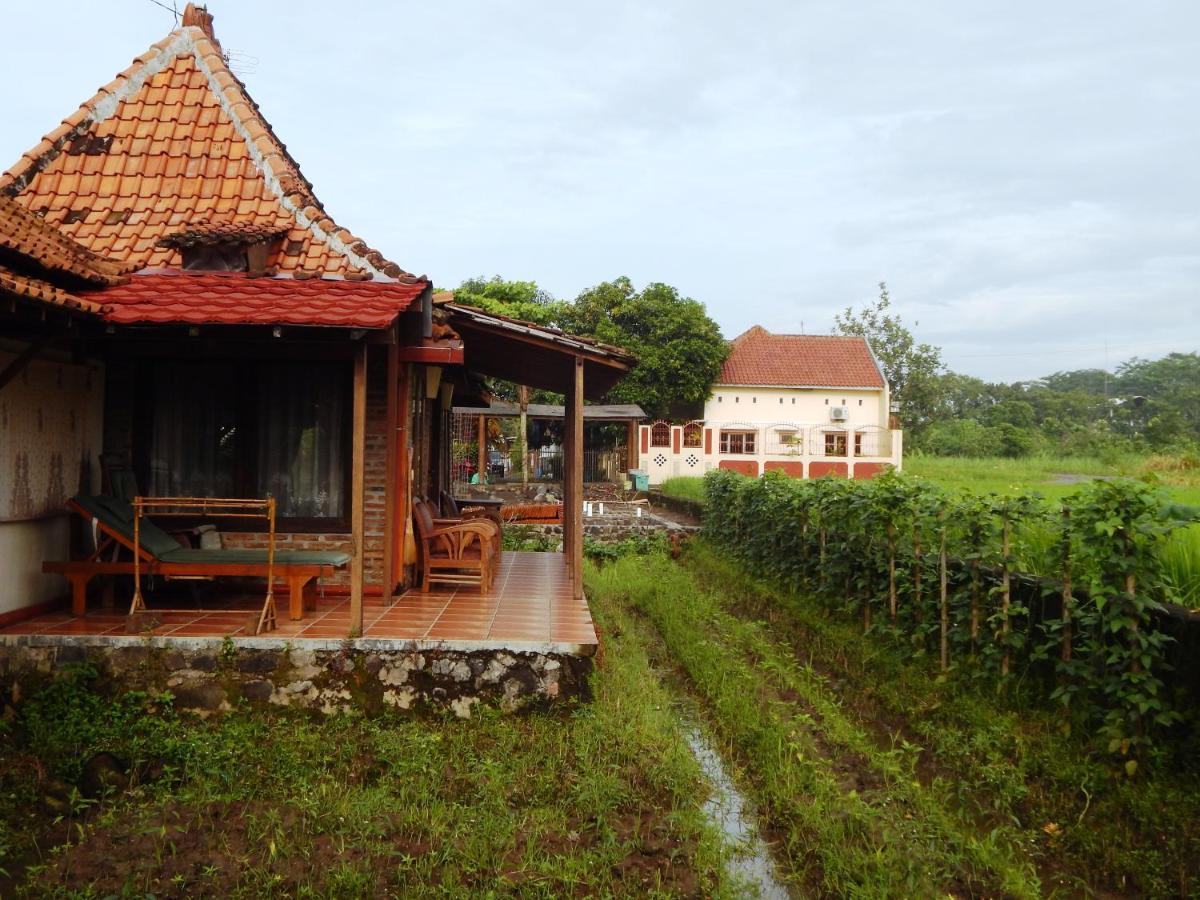 Alamanda Family Villas, Adventure & Pool Yogyakarta Exterior photo